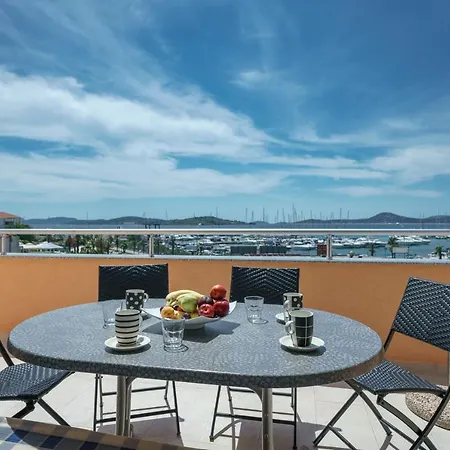 アパート Andora,centar-vodice *