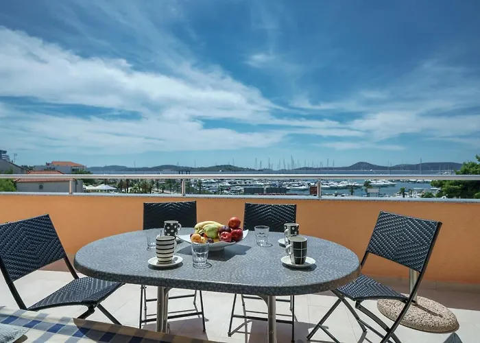 דירה Andora,centar-vodice *